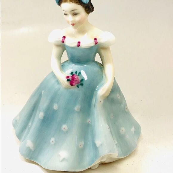 DOULTON & CO Porcelain Figurine 💐THE BRIDESMAID💐 - Picture 6 of 9